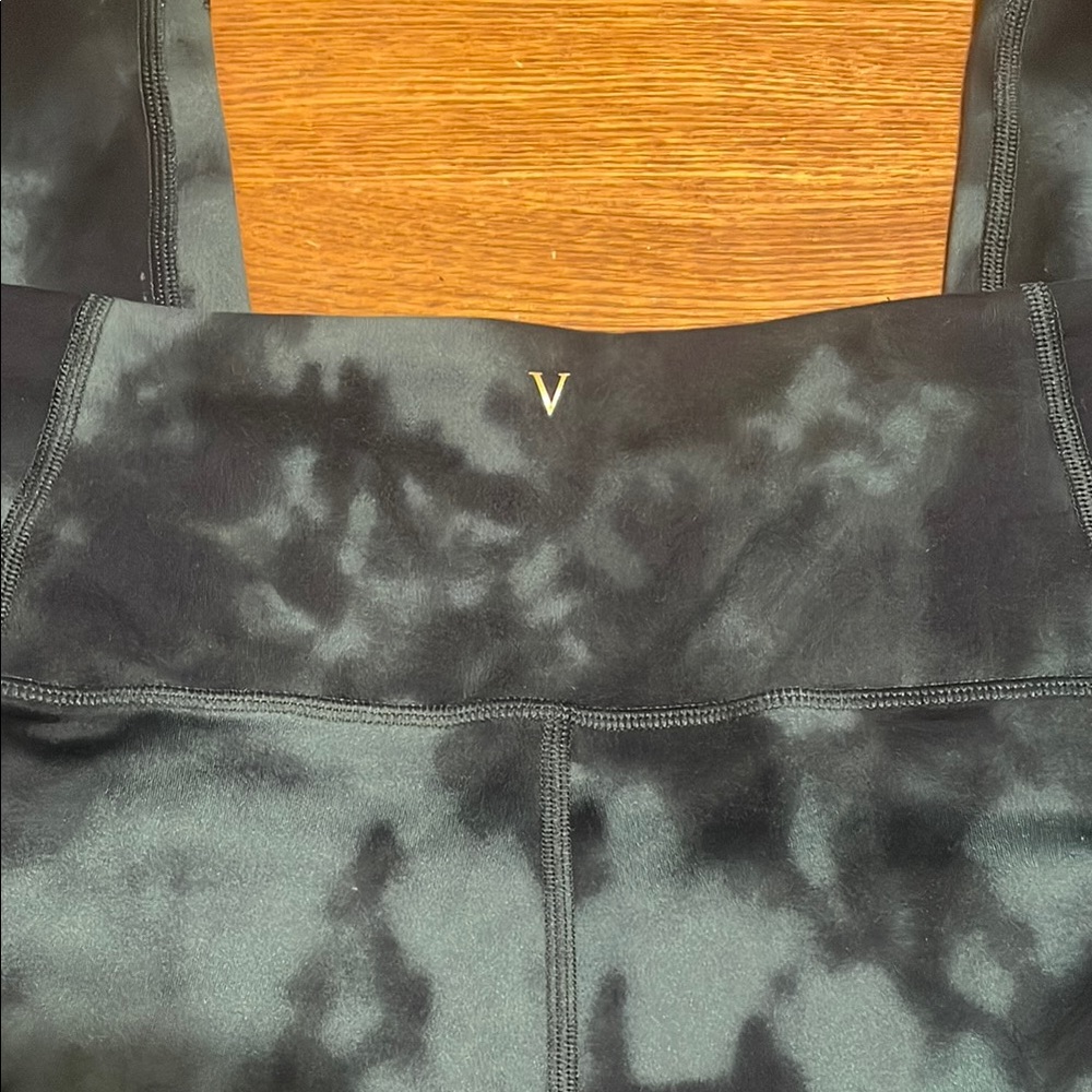 🟨🟨 Victoria’s Secret Women’s Green Tie-Dye Leggings (size 16) - Picture 4 of 7
